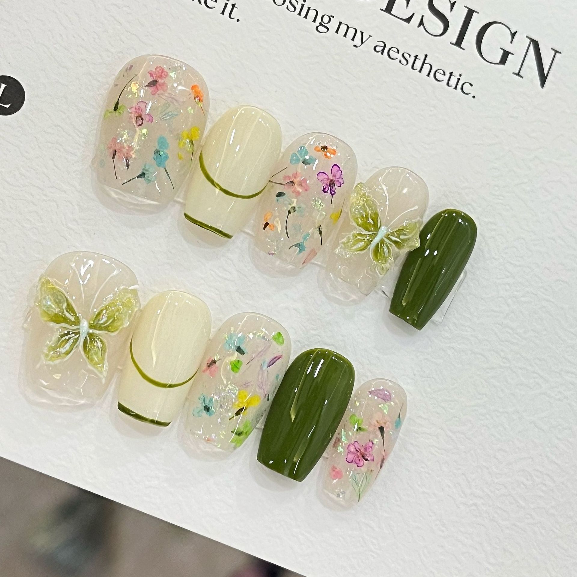 Nail Art Design - 10 個蝶の花フェイクネイルミディアムコフィン付け爪パールグラデーションプレスオンネイルフレンチネイルアートスイートクールネイルチップ