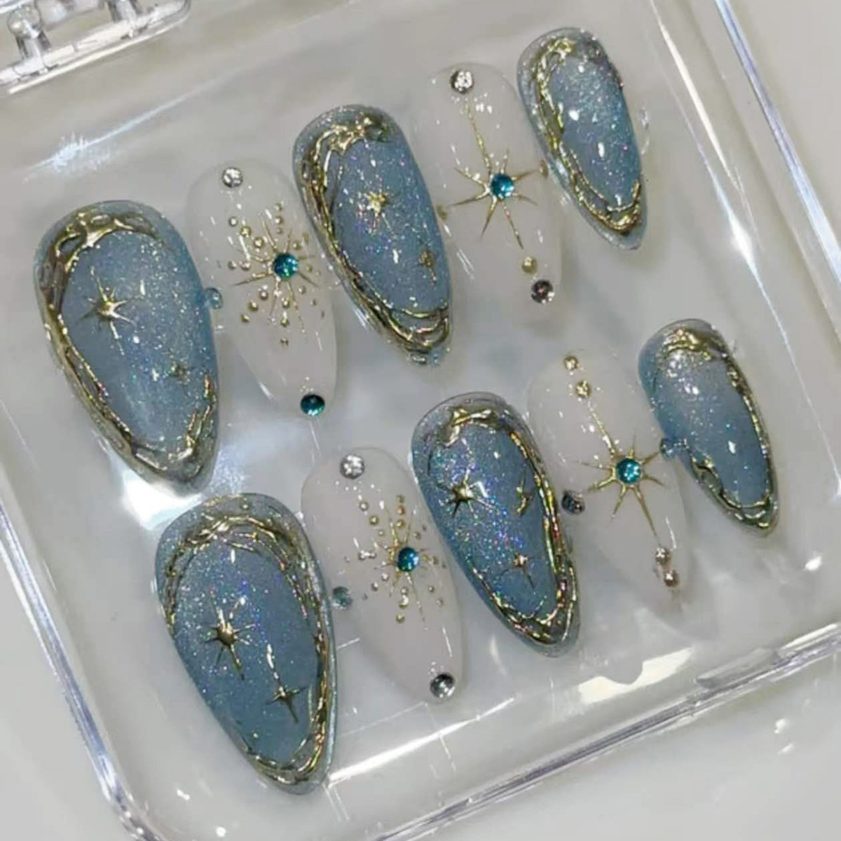 Nail Art Aesthetic - 24個入り ゴールドスターライトスティック ネイルアート グリッターラインストーン付き ウェアブルプレスオンネイルチップ ブルーアーモンド型