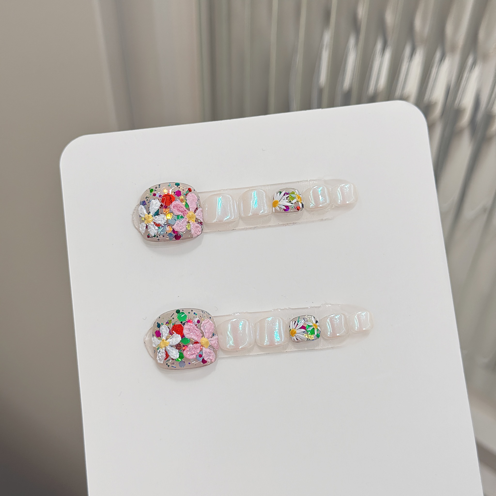Nail Art Aesthetic - 12 個手作りプレス足の爪カラフルな花光沢のあるスパンコールデザイン偽足の爪ウェアラブル夏オーロラ偽足の爪
