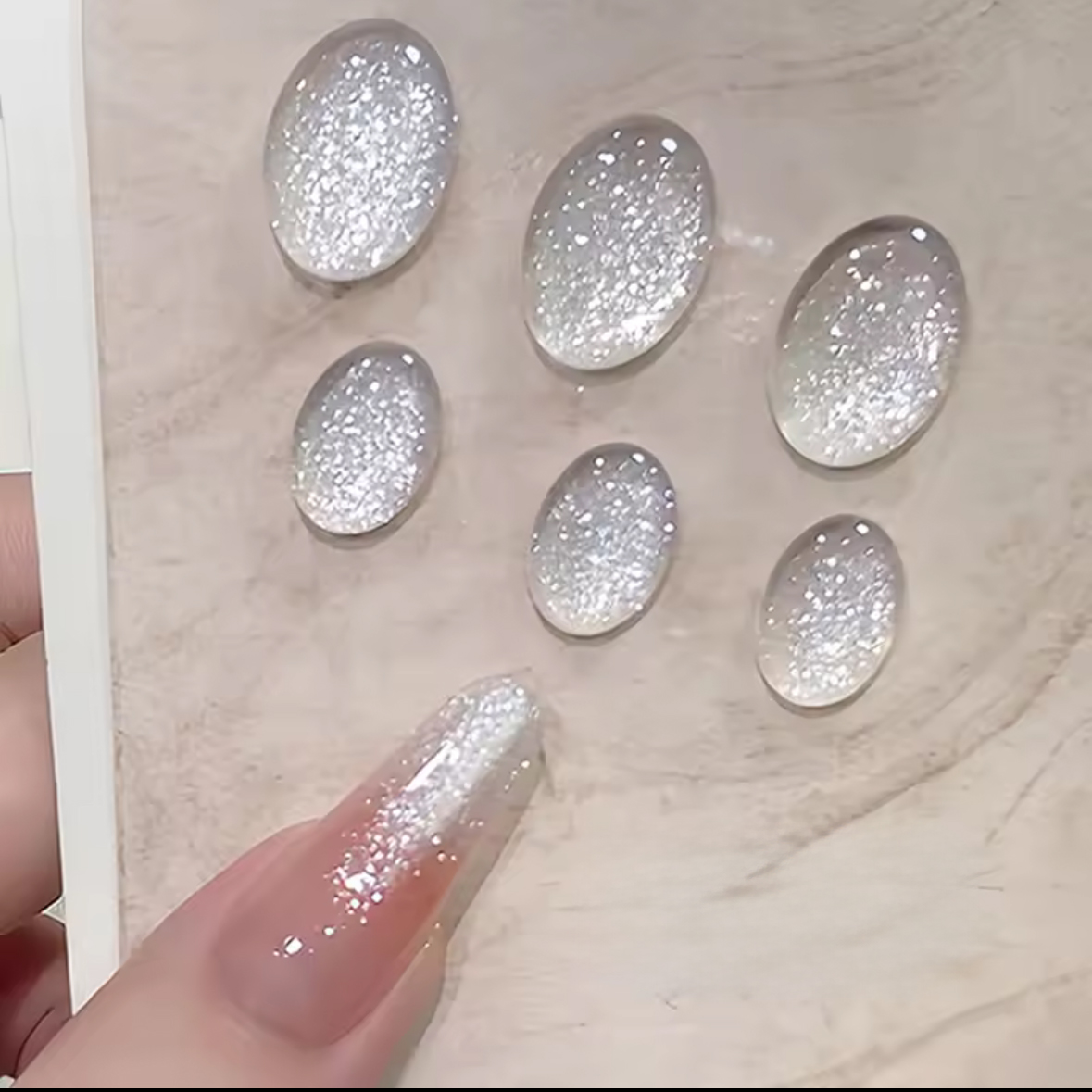 Nail Art Trend 2026 - MIANEL 10ML ジメンネイルジェルポリッシュ 2026年トレンドカラー、白を引き立てる、キラキラ輝くグリッター＆ダイヤモンドシャッタージェル ネイルアート用