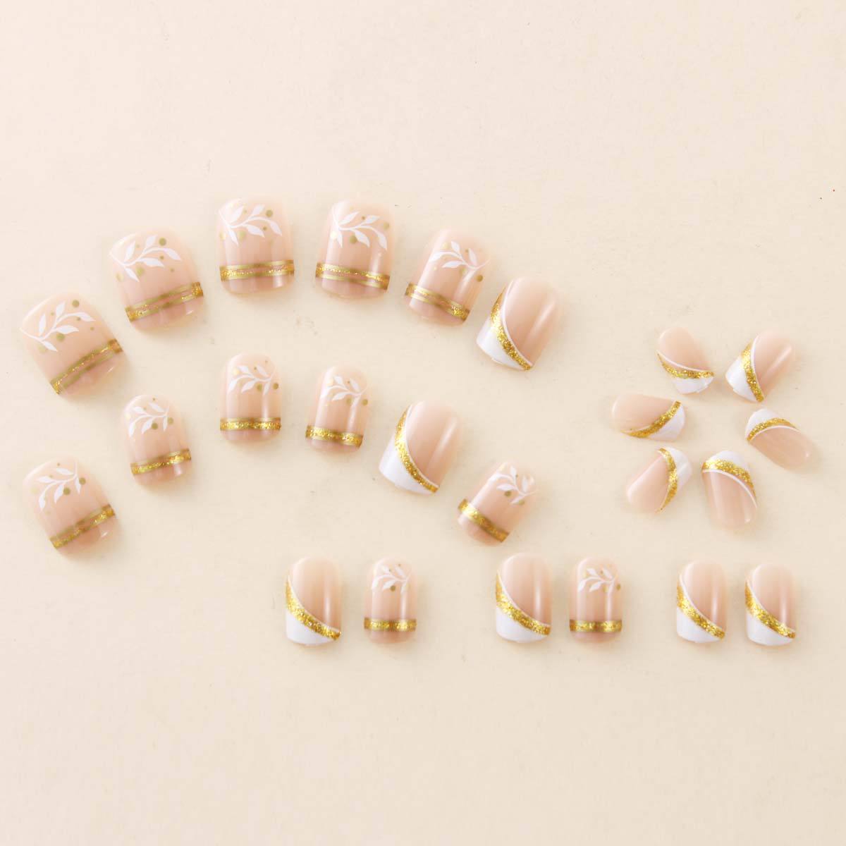 ヌードショートスクエアプレスオンネイルホワイトリーフプリント - Nail Art Aesthetic のレビューと価格