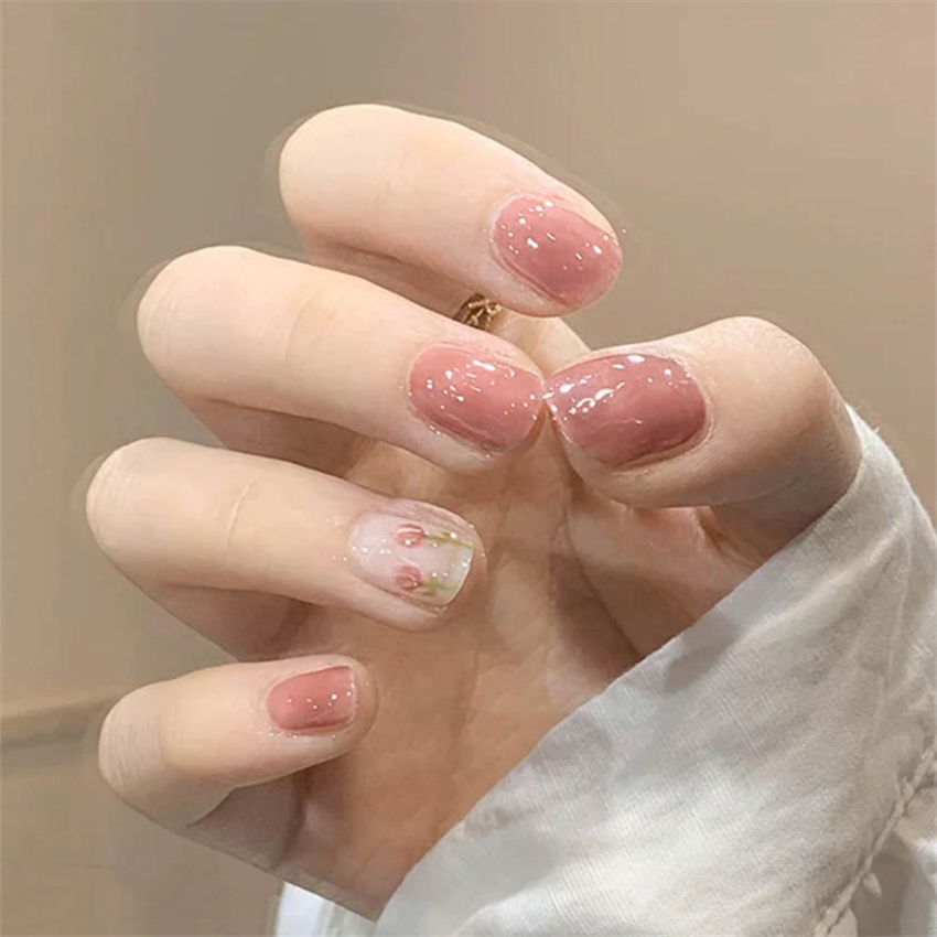 24 個ショートアクリルゴールデンハート着用偽ネイルアート光 - Nail Art Maroon のレビューと価格
