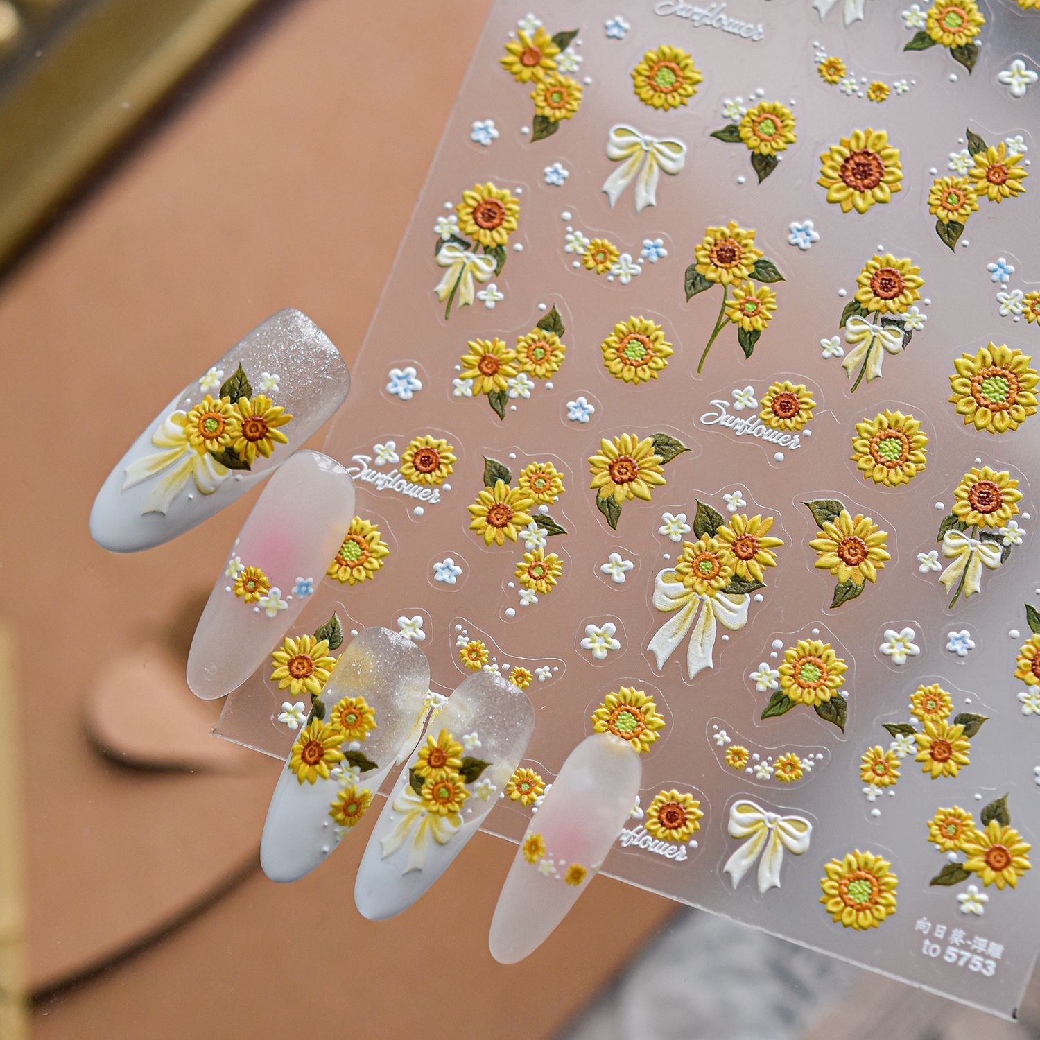 1 個夏 5D エンボス加工花ネイルステッカー黄色デイジー花 - Nail Art Yellow のレビューと価格