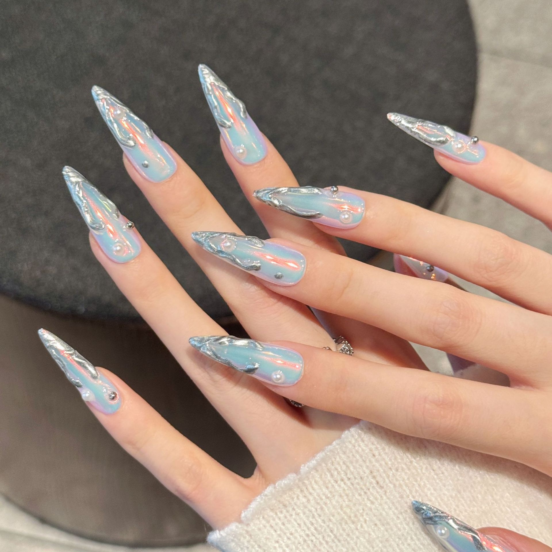 10個入り シルバーオーロラ ロングスティレット フェイクネ - Nail Art Aesthetic のレビューと価格