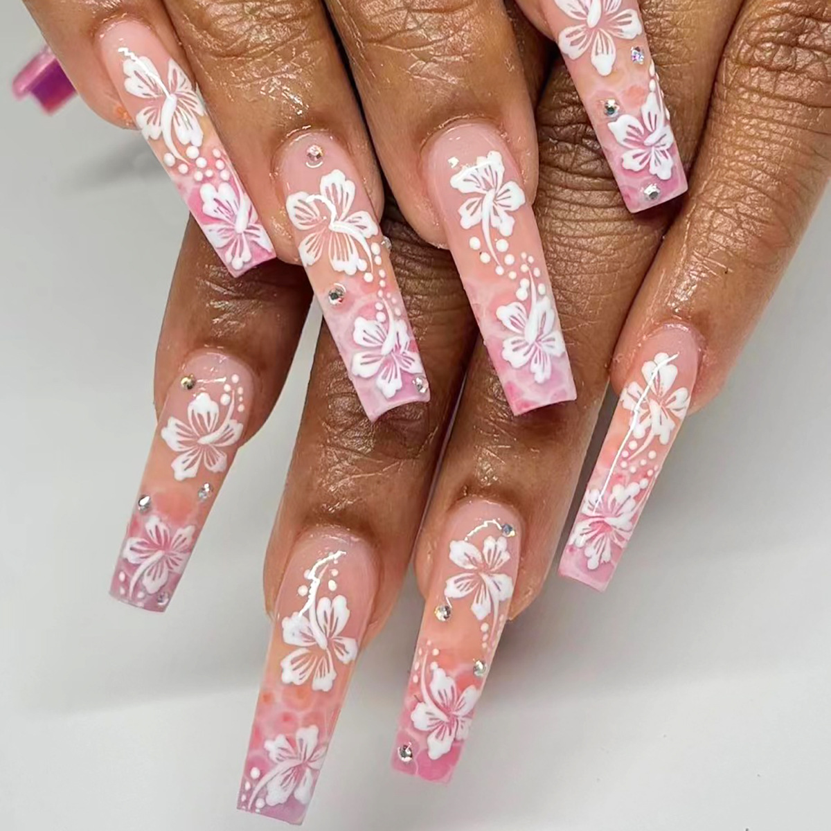 24個入り ブラック フレンチ フェイクネイルセット 蝶 ラ - Nail Art Aesthetic のレビューと価格