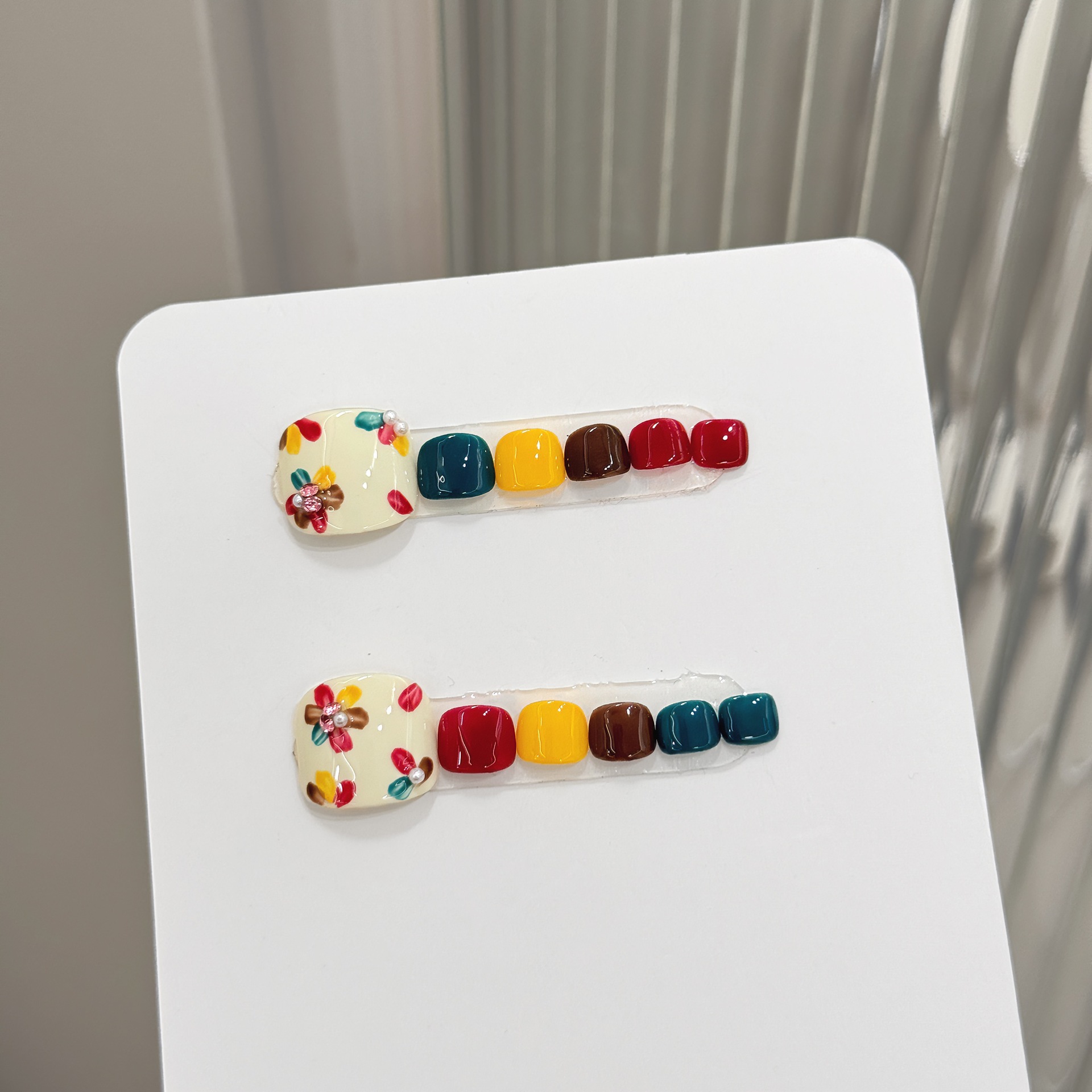 12 個手作りプレス足の爪カラフルな花光沢のあるスパンコール - Nail Art Aesthetic のレビューと価格