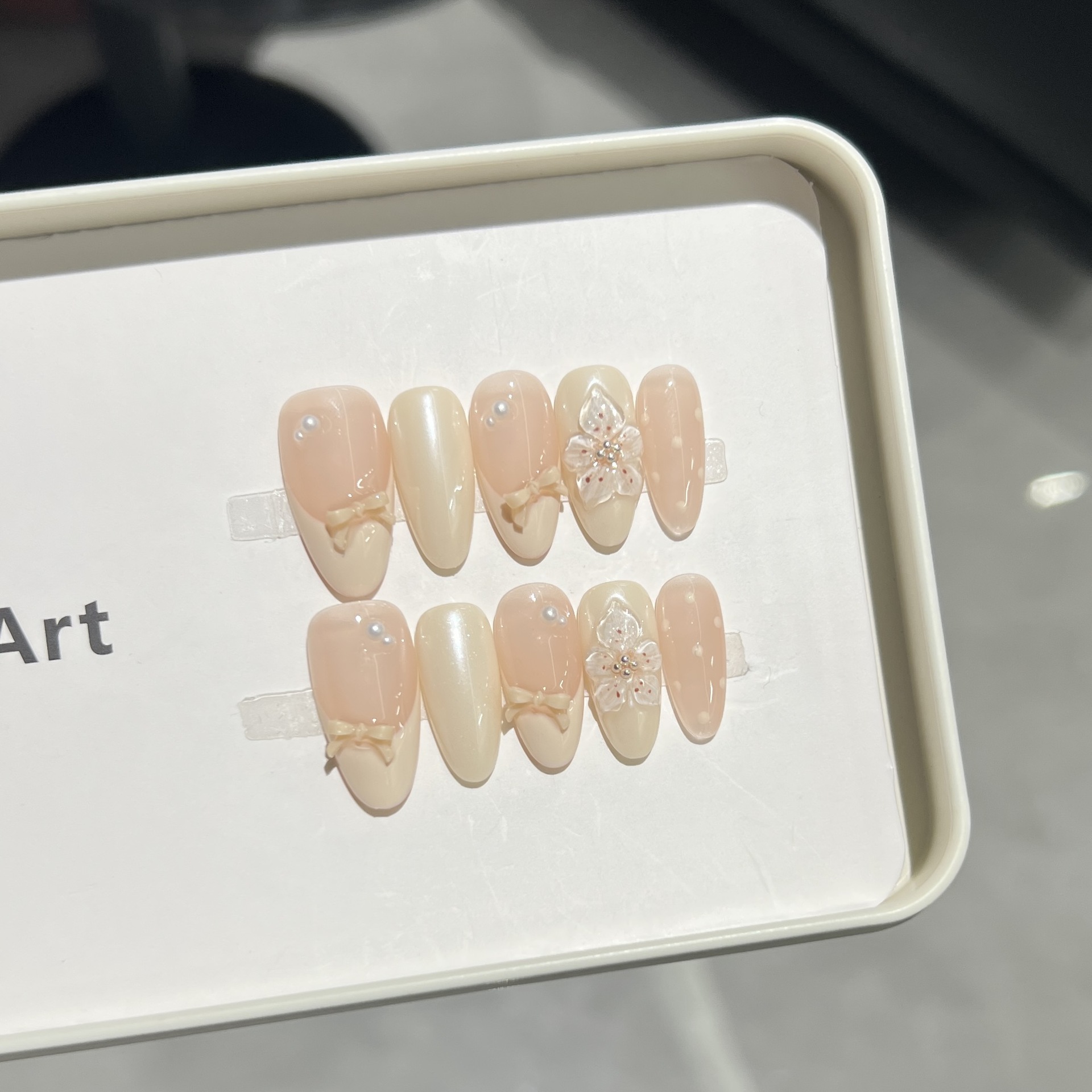 10個入り ミルキーヌード 優しい手作り付け爪 フレンチボウ - Nail Art Design のレビューと価格