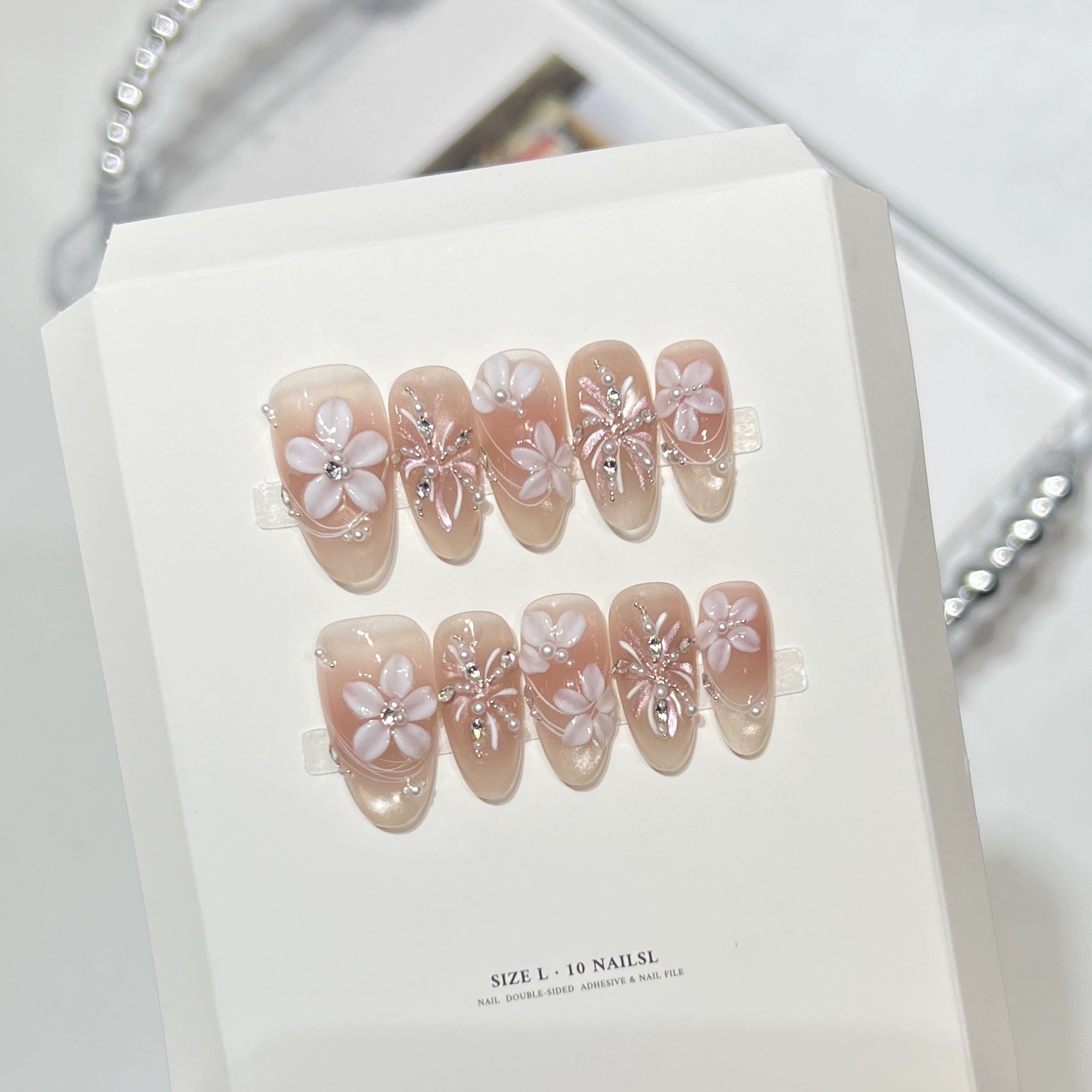 10個入り ミルキーヌード 優しい手作り付け爪 フレンチボウ - Nail Art Design のレビューと価格