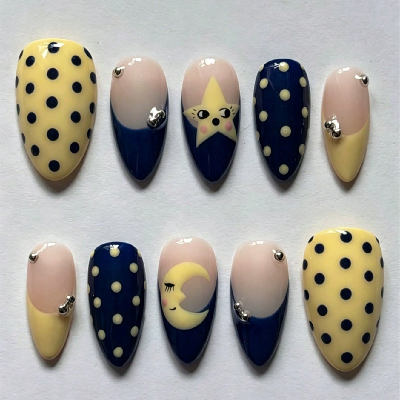 10個入り バイラル カワイイ 星月水玉模様のプレスオンネイ - Nail Art Maroon のレビューと価格