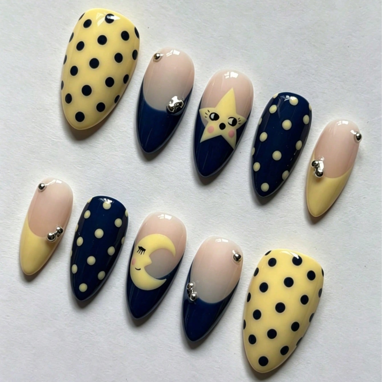 10個入り バイラル カワイイ 星月水玉模様のプレスオンネイ - Nail Art Maroon のレビューと価格
